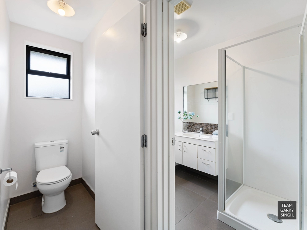 Photos of 44A Greenhaven Avenue