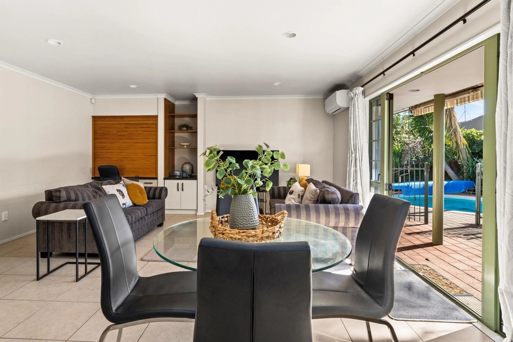Photos of 19 Kingsgate Avenue