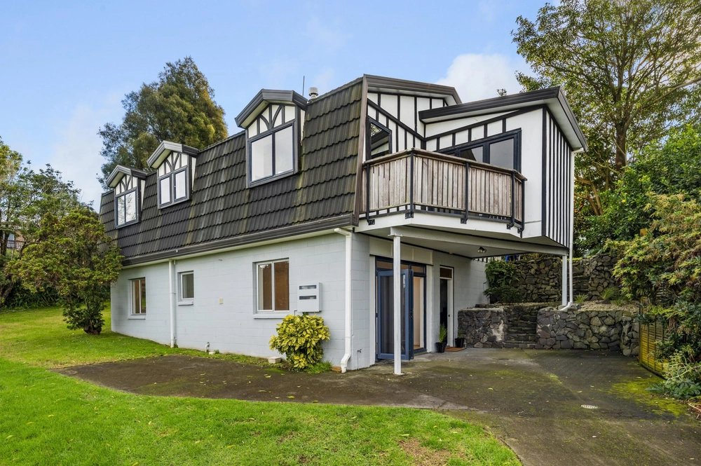 Photos of 53 Heron Avenue