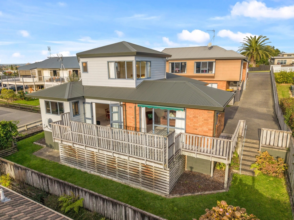 Photos of 2/136 Rutherford Street