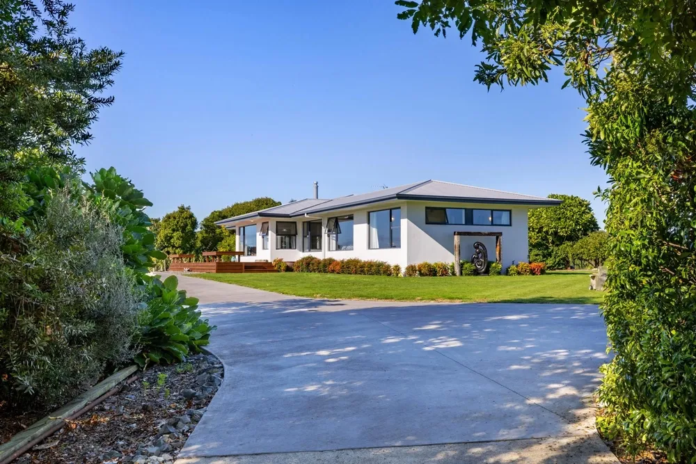 Photos of Unit 3, 957 Taotaoroa Road