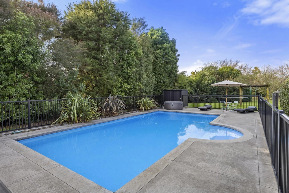 Photos of 46 Glen Ida Way