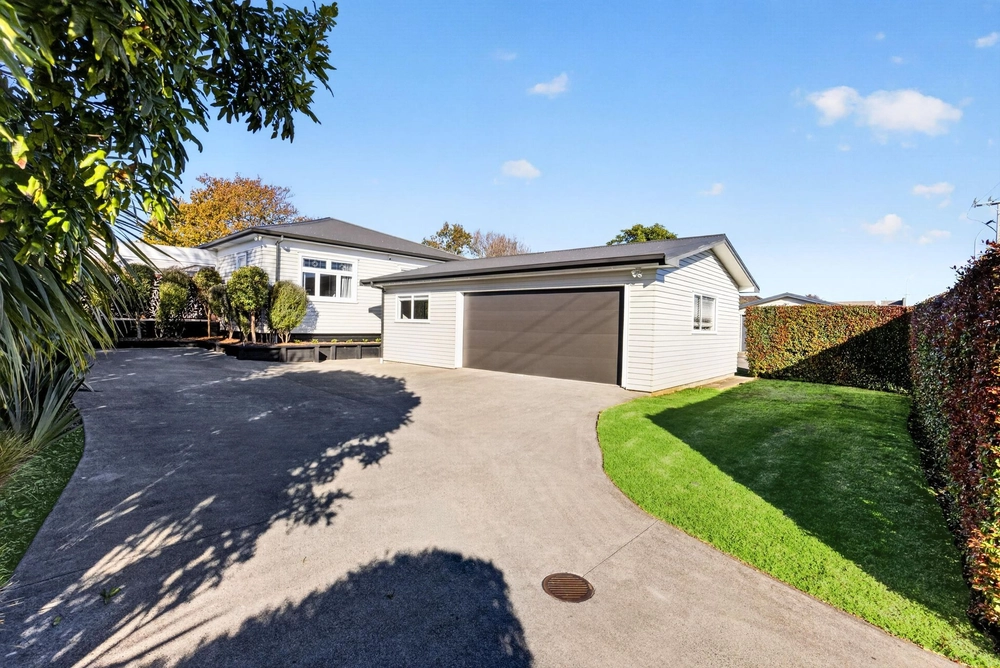 Photos of 9 Woodhouse Road