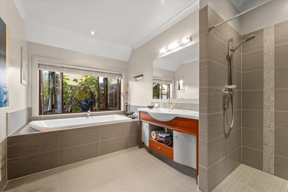 Photos of 38 Sovereign Drive