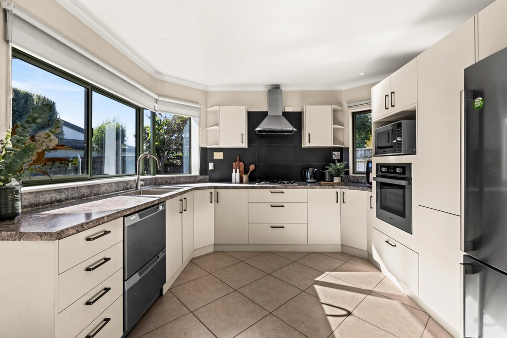 Photos of 19 Kingsgate Avenue
