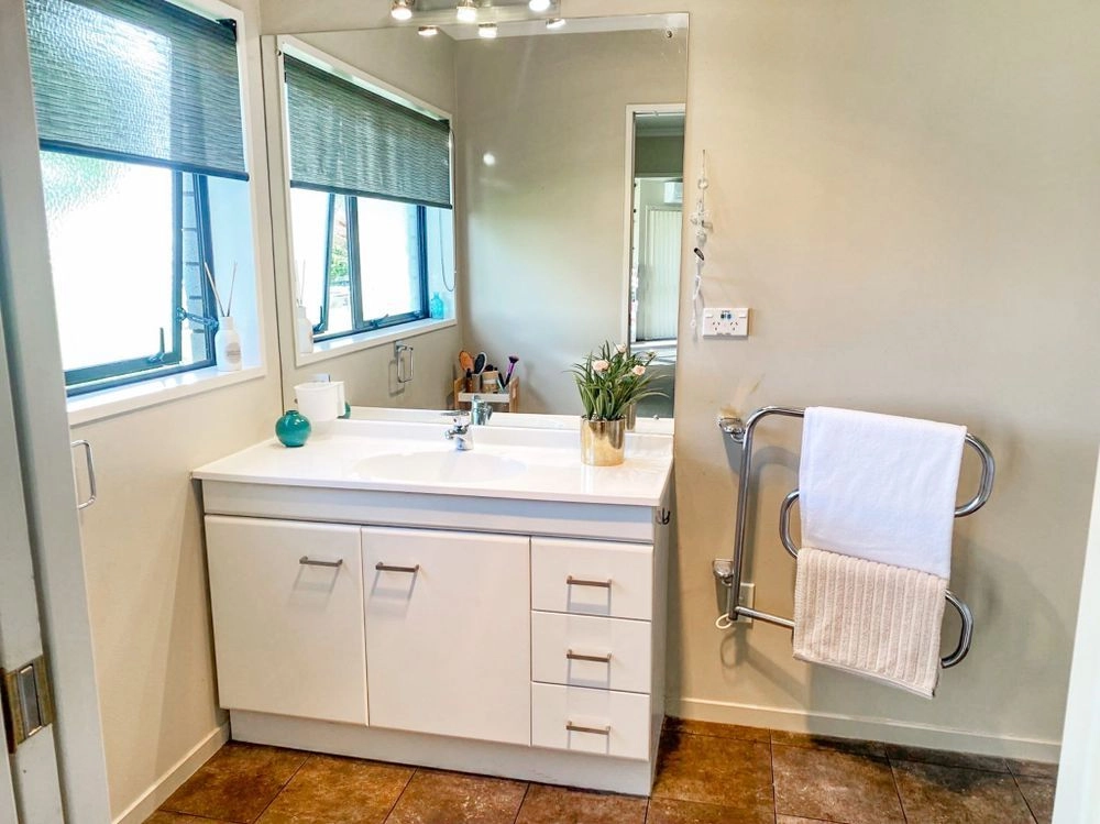 Photos of 80 Oira Road