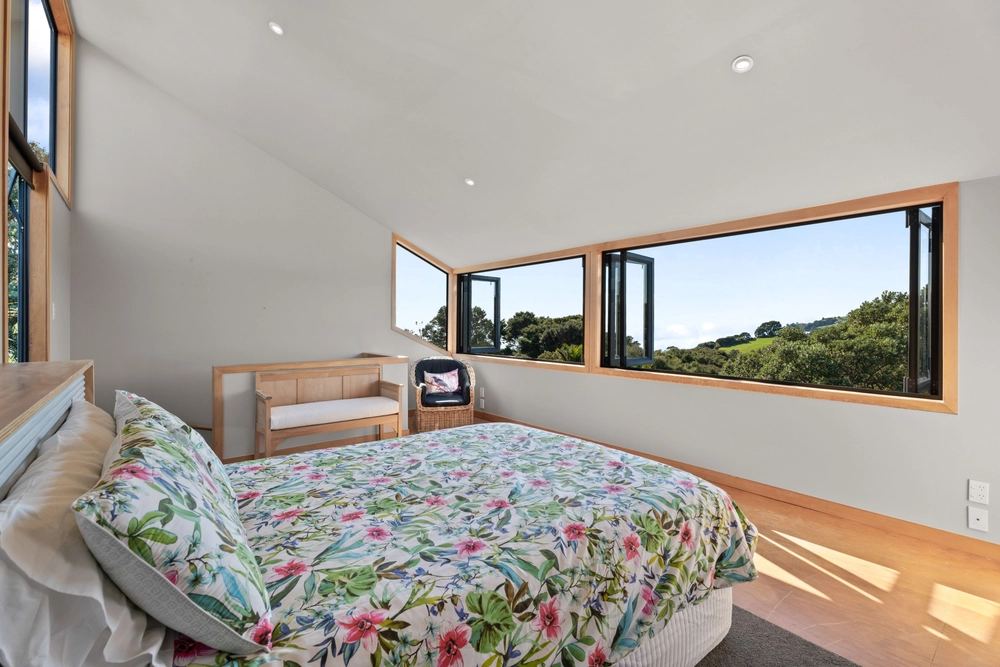 Photos of 31 Marine View Road