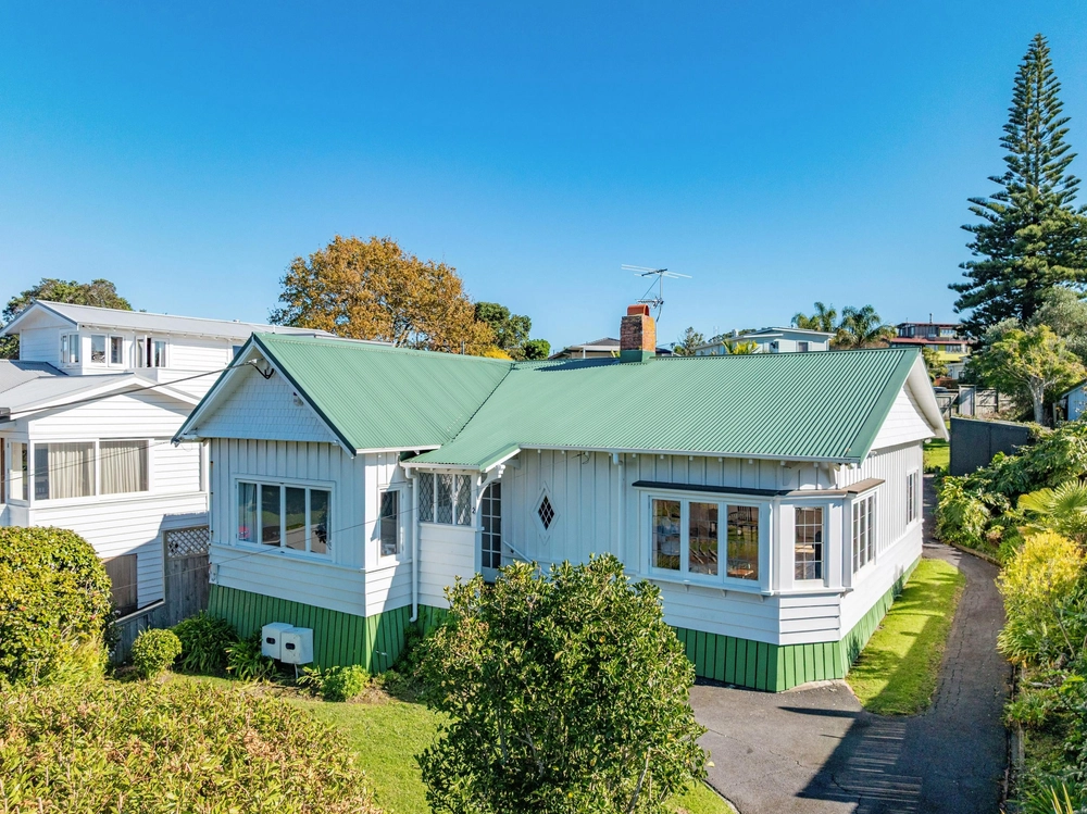 Photos of 2 Seabreeze Road
