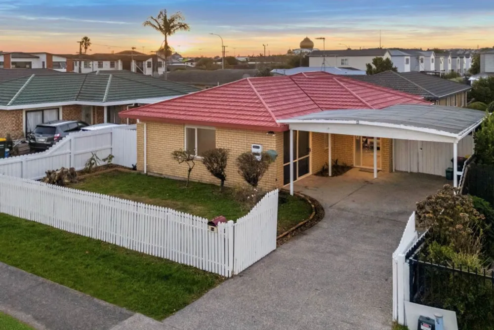 Photos of 84 Manuroa Road