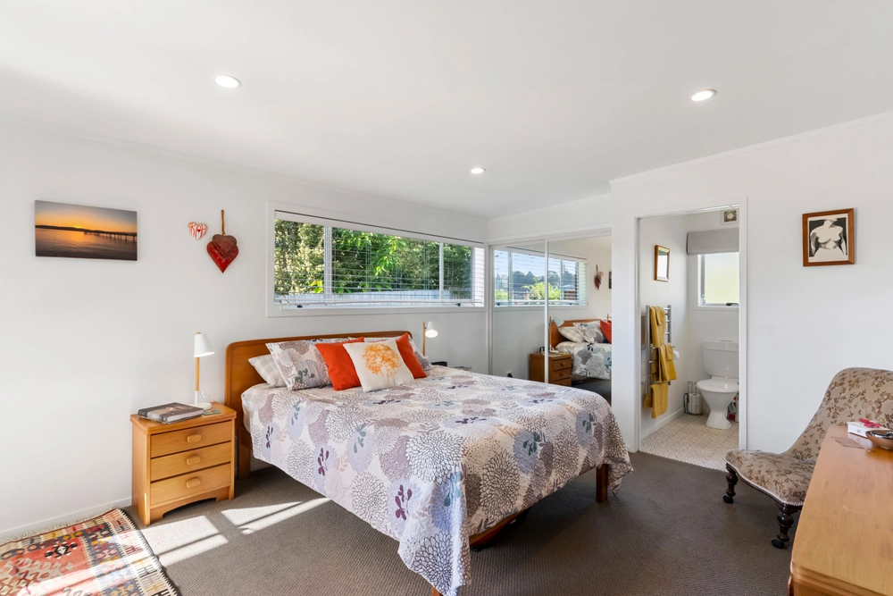 Photos of 18 Uppingham Crescent