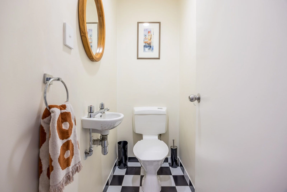 Photos of 72 Wellesley Street West