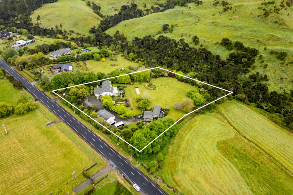 Photos of 998 Peak Road