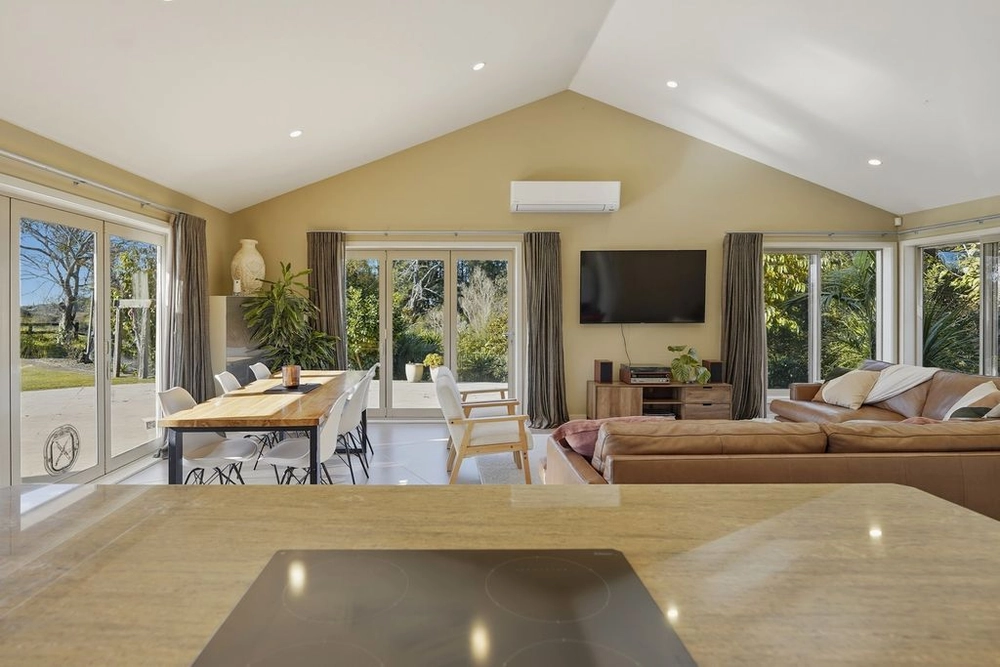 Photos of 19 WAIOROI PLACE