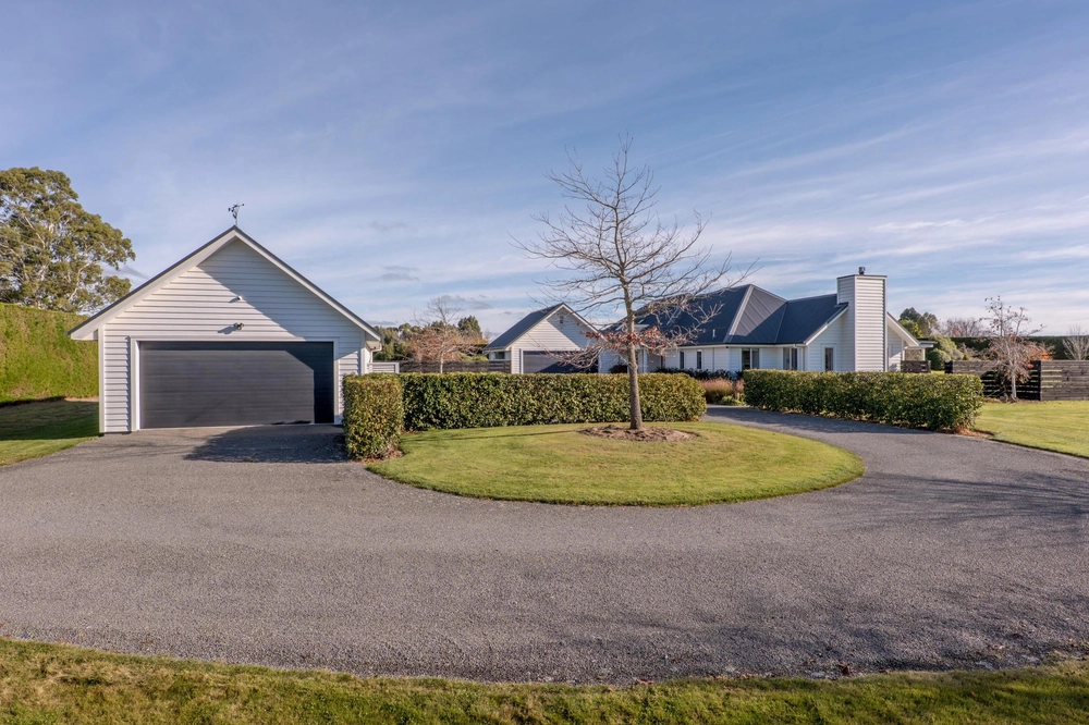 Photos of 695 McLaughlins Road