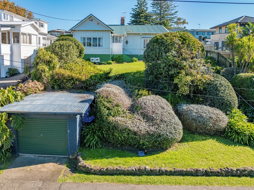 Photos of 2 Seabreeze Road