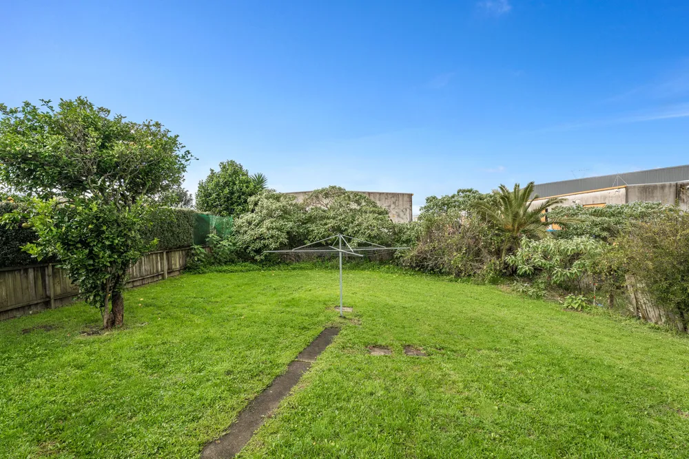 Photos of 37 Featherston Crescent