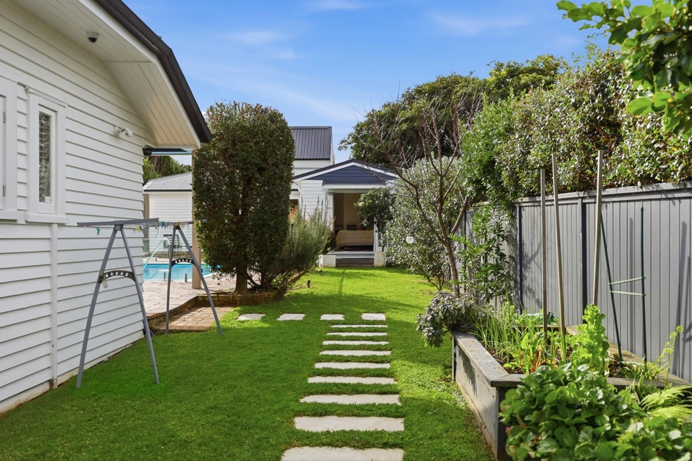 Photos of 23 Fairholme Avenue