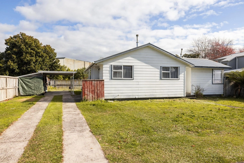 Photos of 63 Oakfield Crescent