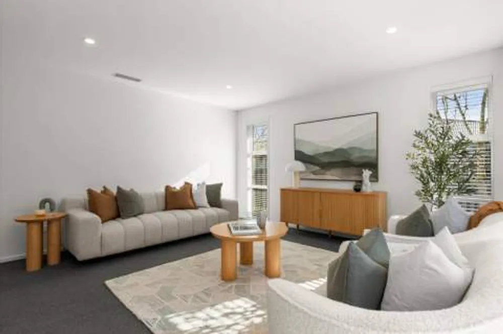 Photos of 217 Lakes Boulevard