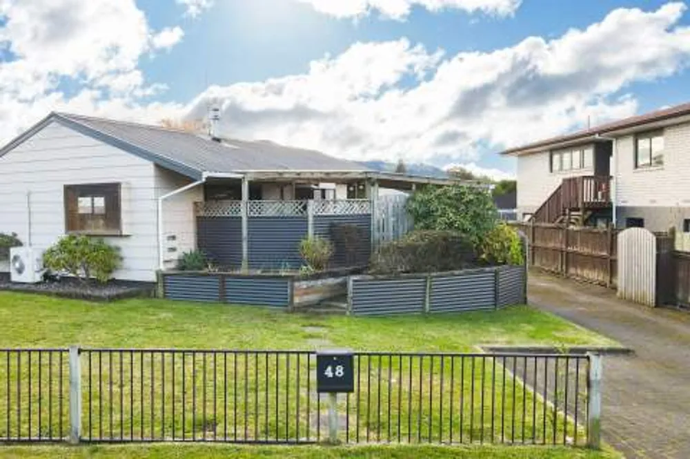 Photos of 48 Neri Crescent