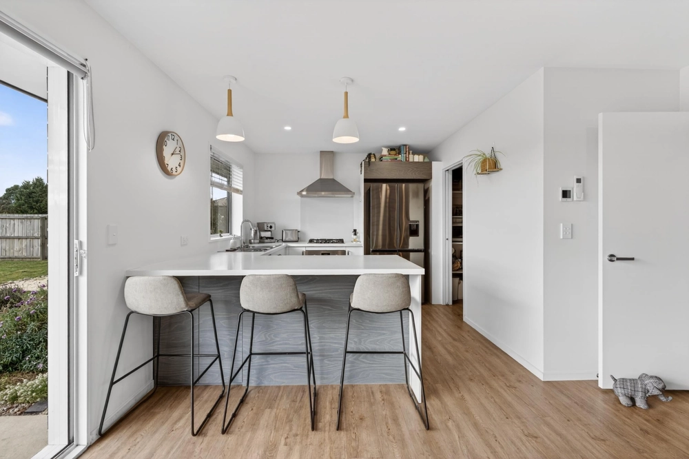 Photos of 54 Graeme Foote Street