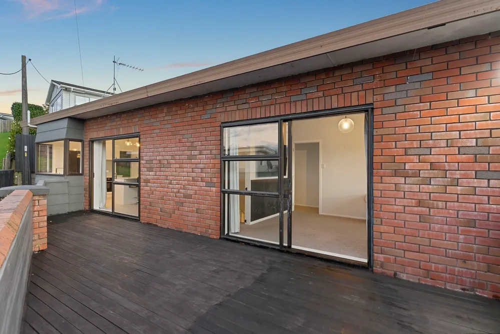 Photos of 9 Pohutukawa Avenue