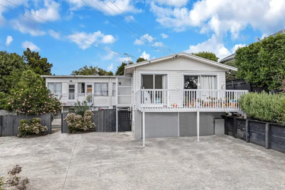 Photos of 31 Chesterfield Avenue