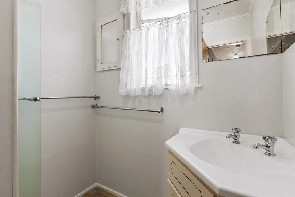 Photos of 21 Ropata Street