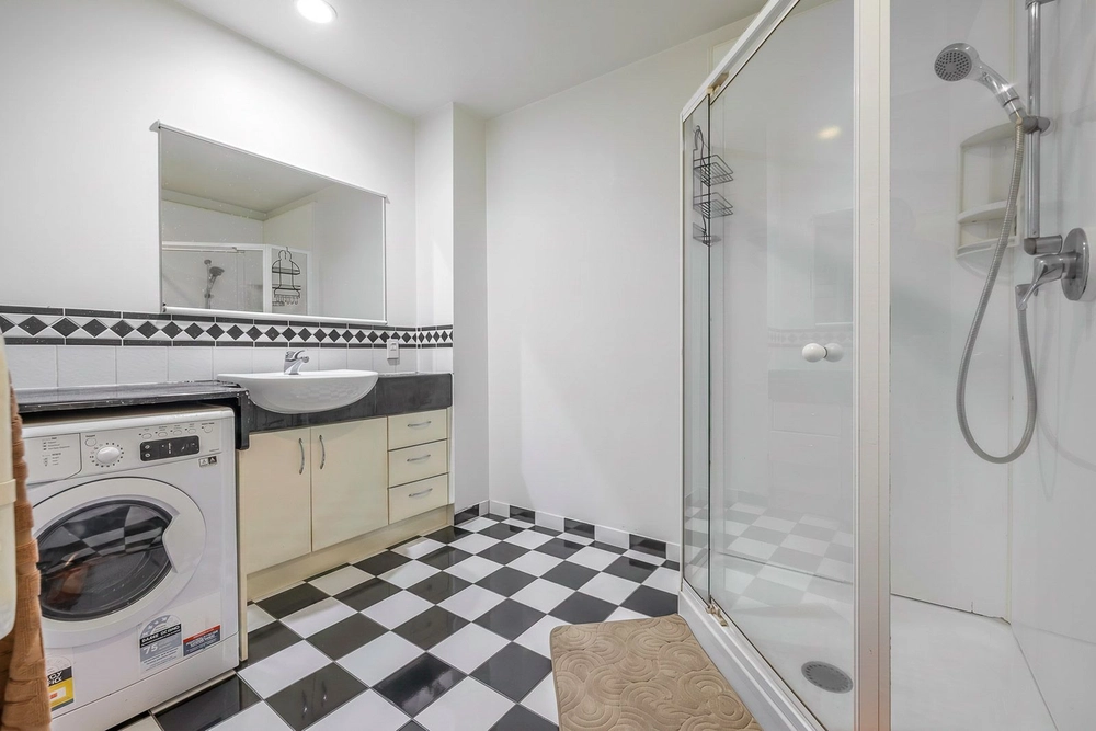 Photos of 72 Wellesley Street West