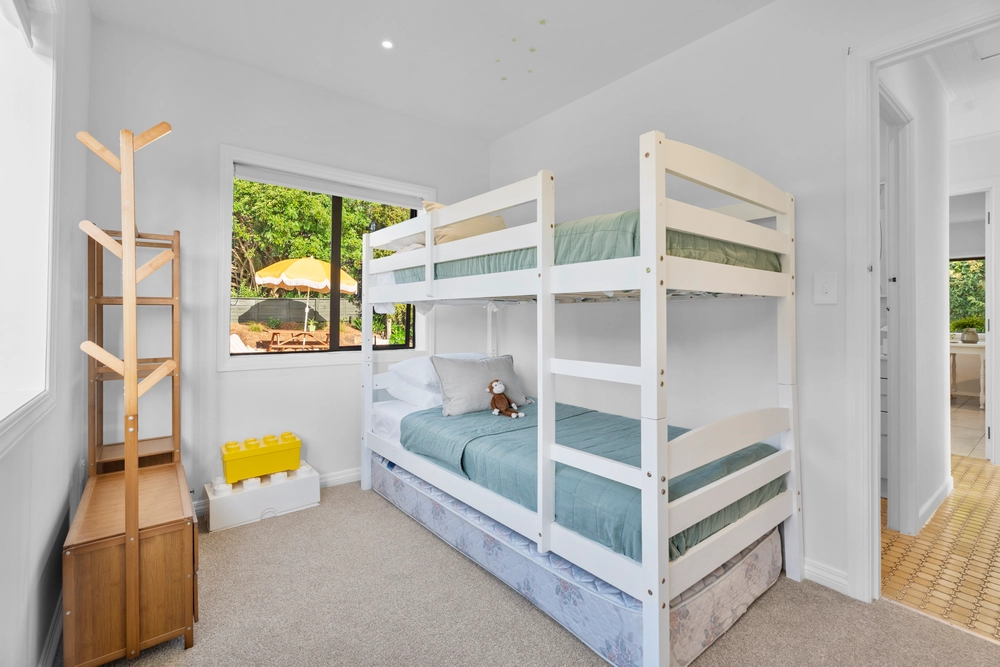 Photos of 32 Kiwi Street