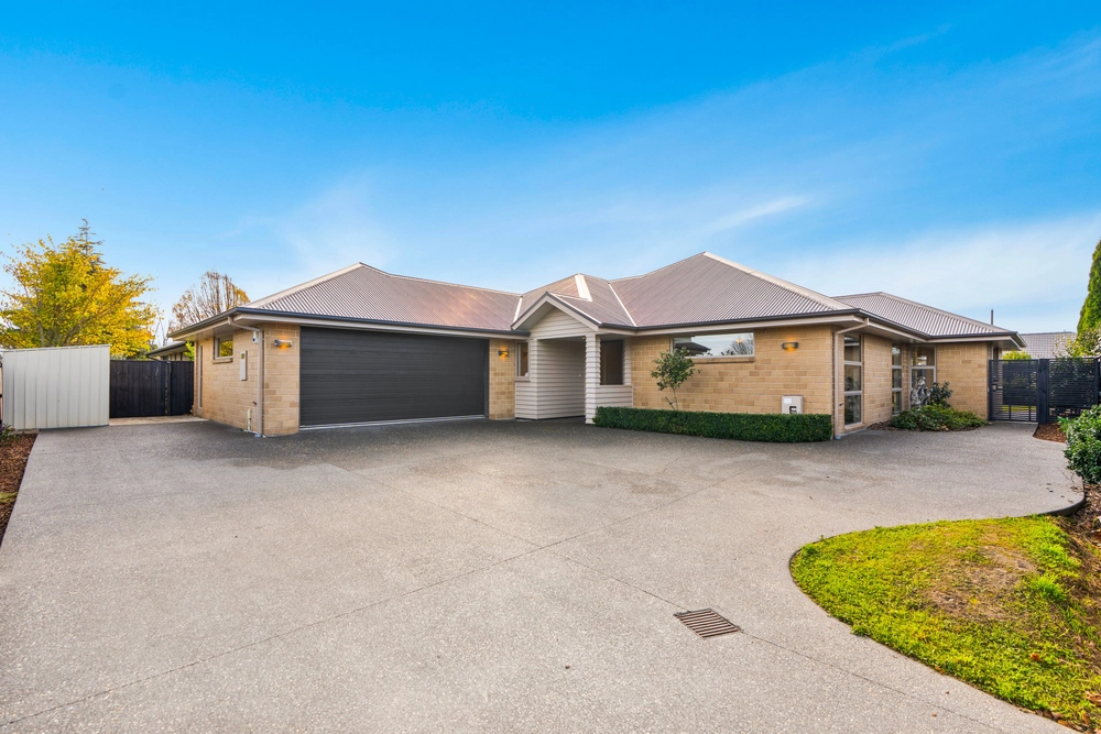 Photos of 16 Bernice Crescent