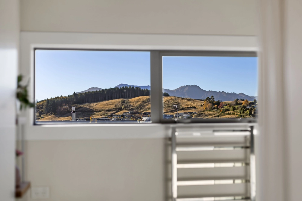 Photos of 15 Landsborough Lane
