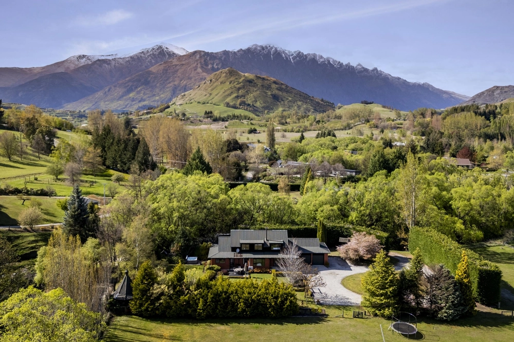 Photos of 353A Littles Road