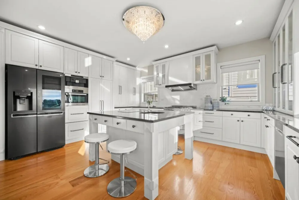 Photos of 21 Inverary Avenue