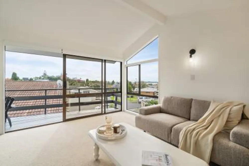 Photos of 48 Eaton Crescent