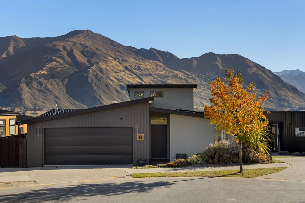 Photos of 15 Landsborough Lane