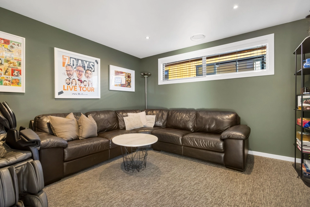 Photos of 15 Landsborough Lane