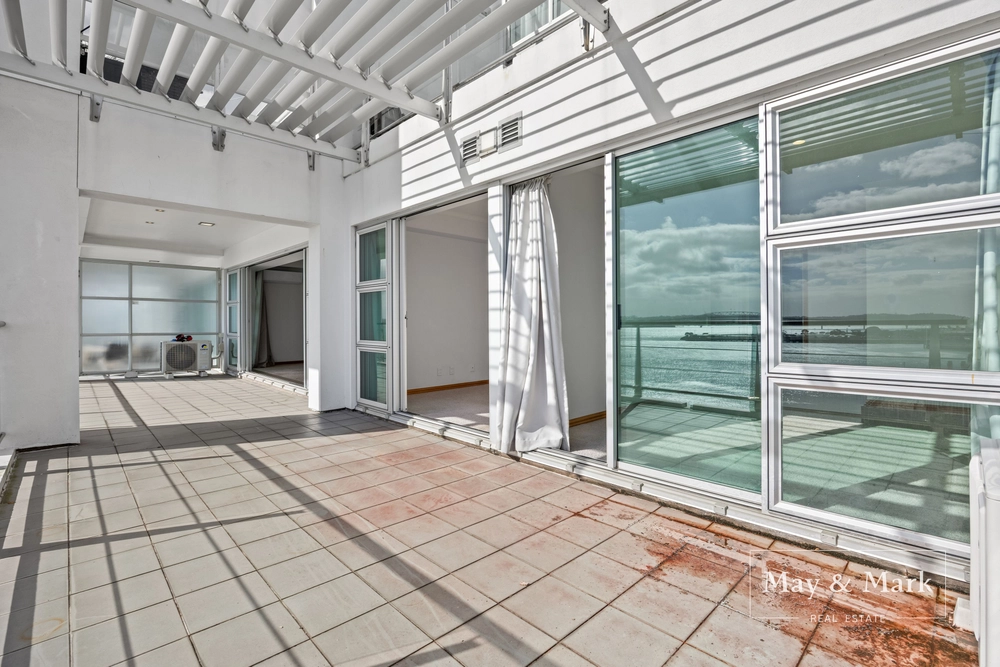 Photos of 145 Quay Street