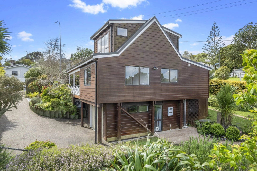 Photos of 99 captain scott road