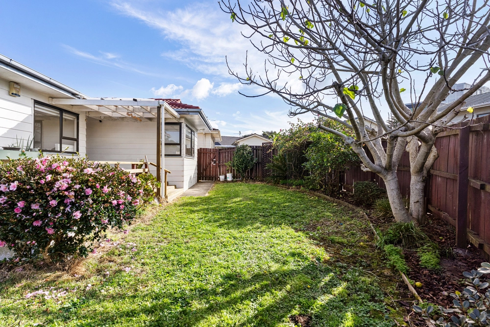 Photos of 1/6 James Walter Place