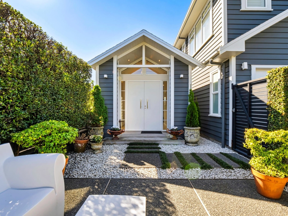 Photos of 35E Oceanbeach Road