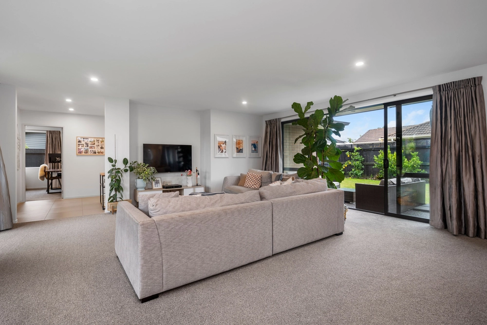 Photos of 11 Oakwood Way