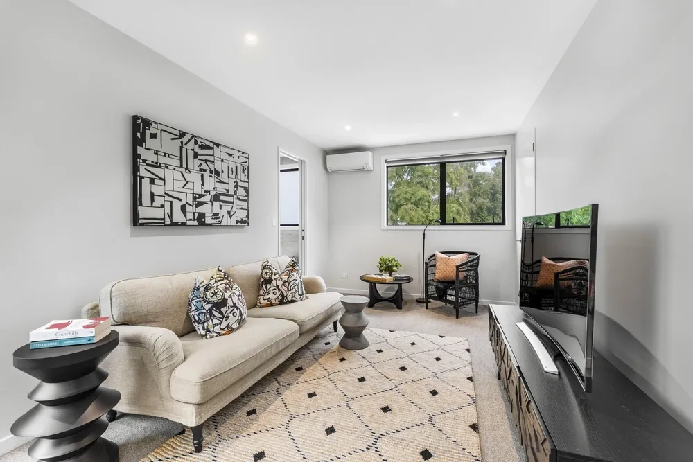 Photos of 10D Standen Avenue