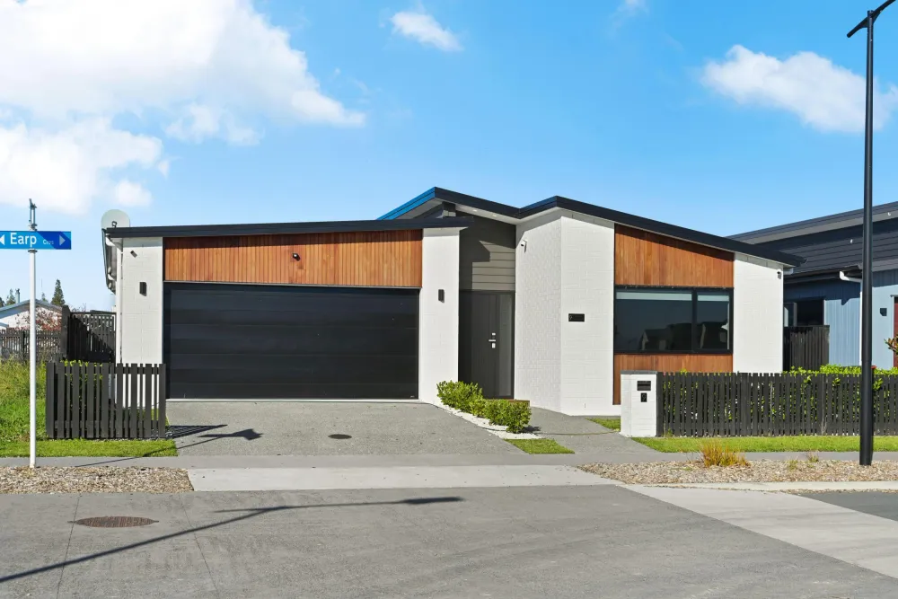 Photos of 9 Earp Crescent