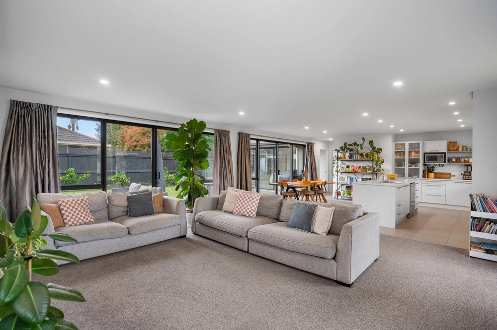 Photos of 11 Oakwood Way