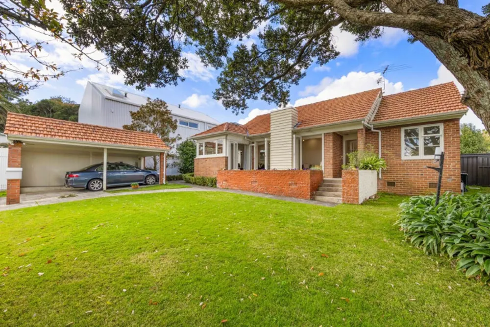 Photos of 6 Queensway