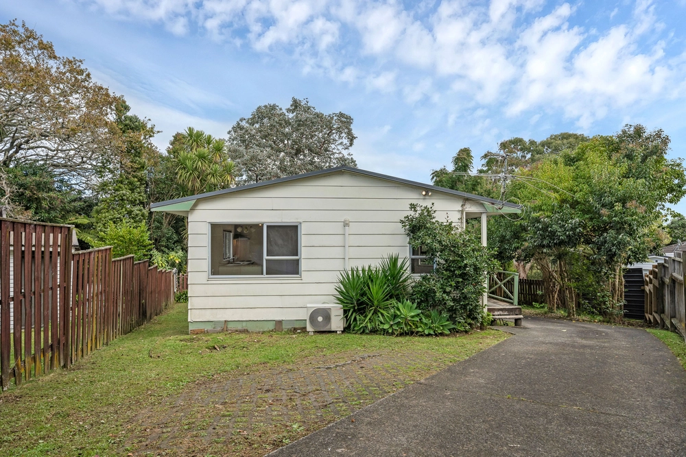 Photos of 11 Hughes Terrace