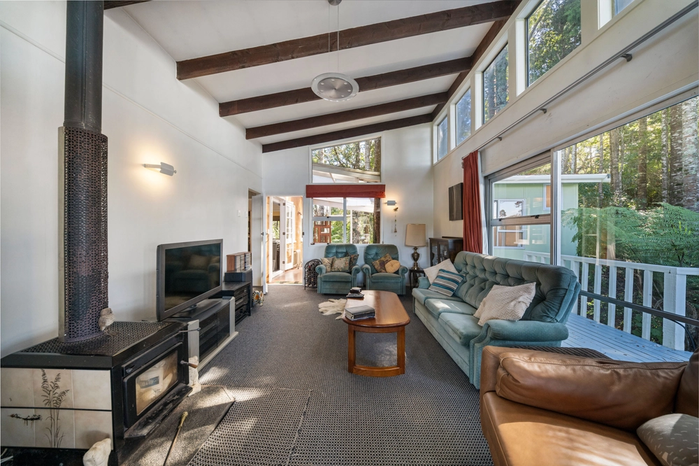 Photos of 136 Opanuku Road