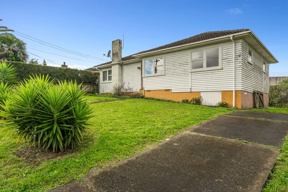 Photos of 37 Featherston Crescent