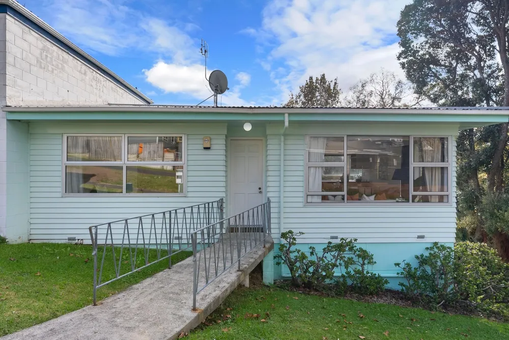 Photos of 39C Kaipatiki Road